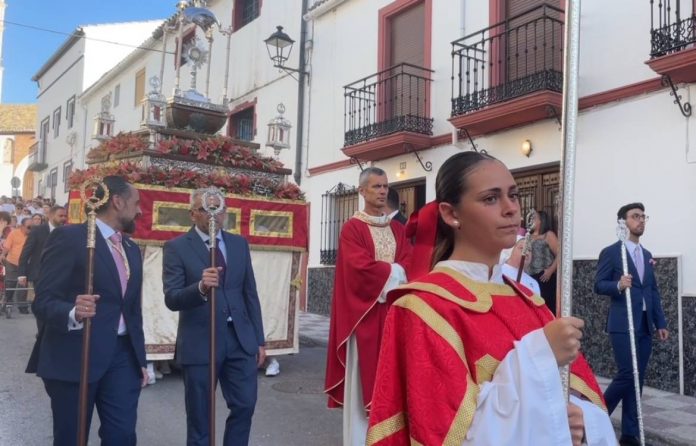 La procesión del Corpus recorre las calles de Arriate